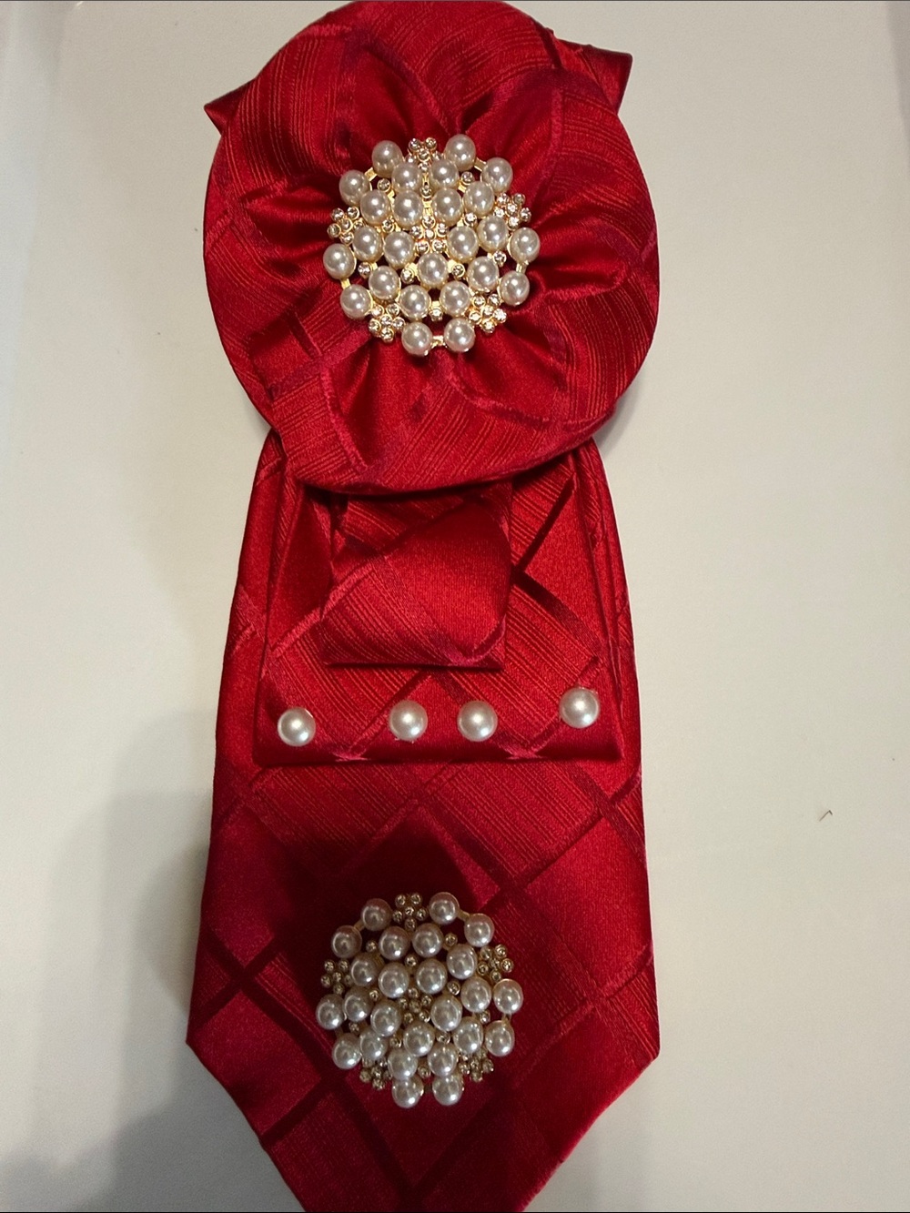 Elegant Red Pearl Brooch Tie Necklace Accent for Women